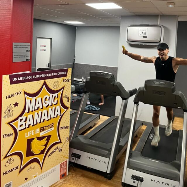 💥 Magic Banana 🍌

La banane est le fruit emblématique de la pratique sportive : savez-vous pourquoi ? 💡

🍌 Des qualités nutritionnelles qui correspondent aux besoins des sportifs

🍌 Un encas pratique, gourmand et sain, facile à glisser dans le sac et emporter partout avec soi !

 Conseils nutritionnels, astuces pratiques, dégustations… la banane s’invite dans 20 salles de sport @magicformofficiel partout en France ! Une expérience 100% fun, healthy et magic pour les sportifs 🏋️

#EUAgripromo #Lifeisbetter #banane