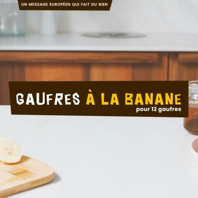 Psst, les fans de gaufres, vous êtes là ? Connaissez-vous les gaufres avec de la banane dedans ? (et dessus aussi, ok, si vous voulez…)

Ingrédients pour 12 gaufres :
- 2 bananes bien mûres
- 220 g de farine
- 60 g de fécule de maïs
- 25 g de sucre
- 1,5 c. à café de levure chimique
- 1 c. à café de cannelle
- 1 pincée de sel
- 70 g de beurre
- 2 œufs
- 400 ml de lait fermenté (ou 2/3 de lait et 1/3 de yaourt)
topping au choix : rondelles de banane, sirop d’érable, chantilly,…

Préparation :
1. Épluchez puis écrasez les bananes. Mélangez avec les œufs battus et le lait fermenté.
2. Dans un saladier, mélangez la farine avec la fécule, le sucre, la levure, la cannelle et le sel. Ajoutez le mélange liquide à la banane et fouettez pour obtenir une pâte lisse. Incorporez le beurre fondu.
3. Faites chauffer le gaufrier puis faites cuire les gaufres.
Ajoutez le topping de votre choix et dégustez ! Crédits : AIB ; recette et stylisme Annelyse Chardon ; réalisation Guillaume Liochon et Annelyse Chardon.

#EUAgripromo #lifeisbetter #banane